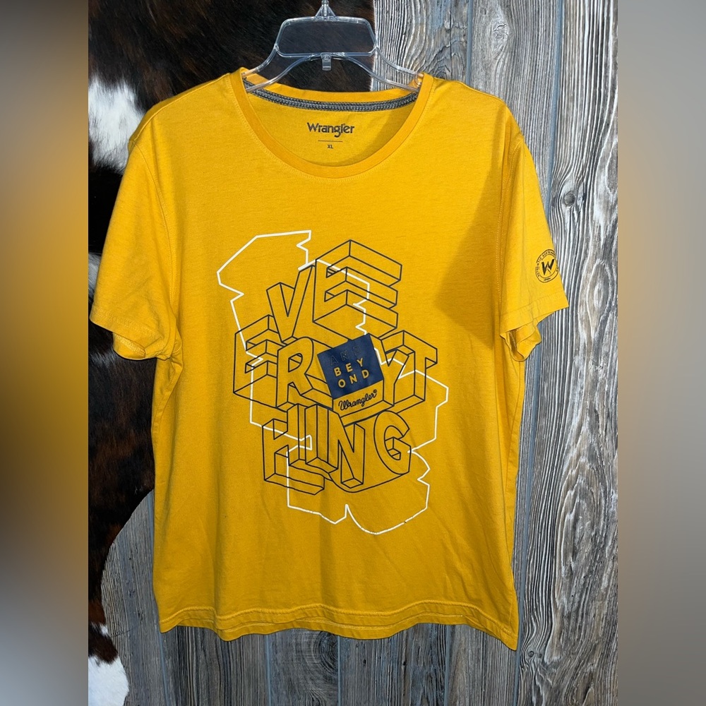 Wrangler size XL yellow short sleeve graphic tee